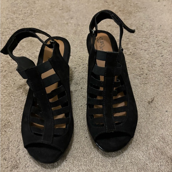 Black Suede Heels Size 7 1/2 - Picture 3 of 10